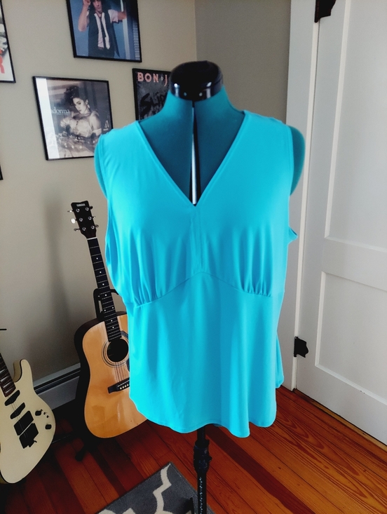 Fashion Bug Tops - 🔴3/$15 Fashion Bug Sexy V-Neck Sleeveless Turquoise Top Women's 18/20W